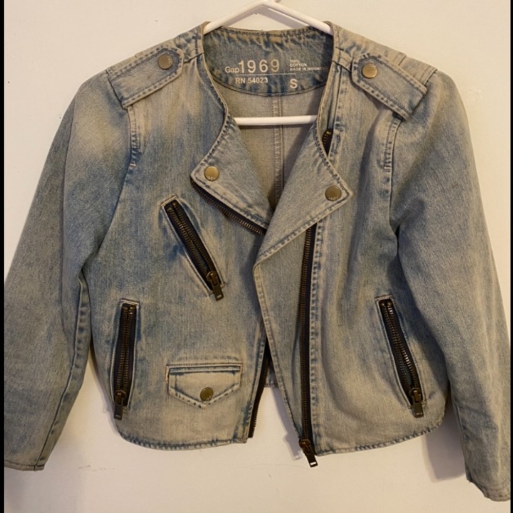 GAP - Cropped Acid Wash denim jacket